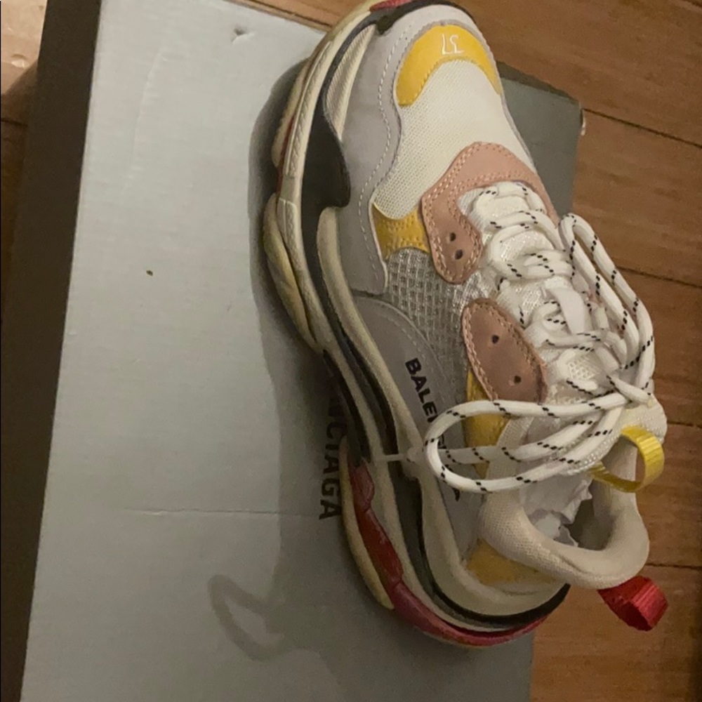 Sneakers
